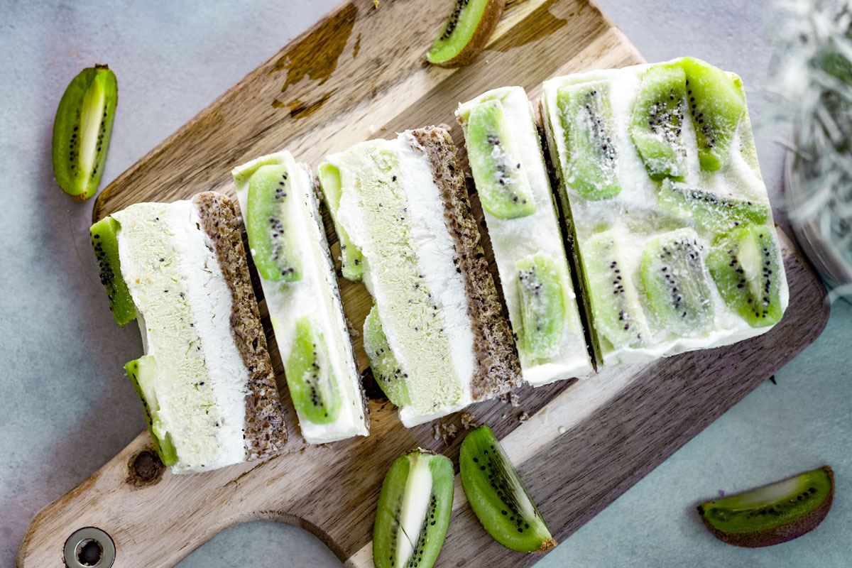 Raw vegan kiwi slices